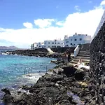 Casa Lili - Shared Pool - Close To Seafront Promenade - Sea Views From Upper Terrace Ferienhaus *