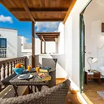 Casa Lili - Shared Pool - Close To Seafront Promenade - Sea Views From Upper Terrace * Punta Mujeres