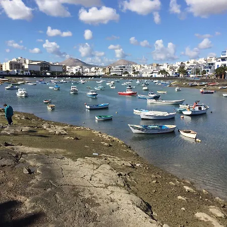 Casa Lili - Shared Pool - Close To Seafront Promenade - Sea Views From Upper Terrace *