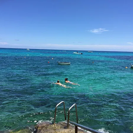 Casa Lili - Shared Pool - Close To Seafront Promenade - Sea Views From Upper Terrace Prázdninový dům Punta Mujeres