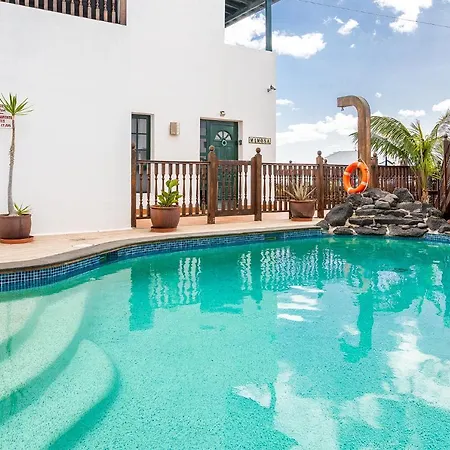 Casa Lili - Shared Pool - Close To Seafront Promenade - Sea Views From Upper Terrace * Punta Mujeres