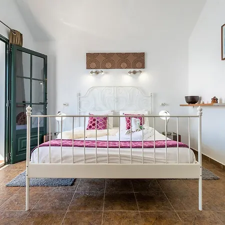 Prázdninový dům Casa Lili - Shared Pool - Close To Seafront Promenade - Sea Views From Upper Terrace *