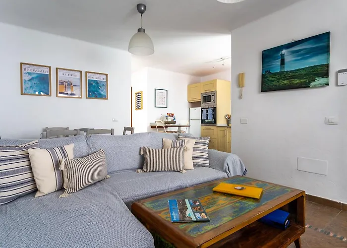 Casa Lili - Shared Pool - Close To Seafront Promenade - Sea Views From Upper Terrace *