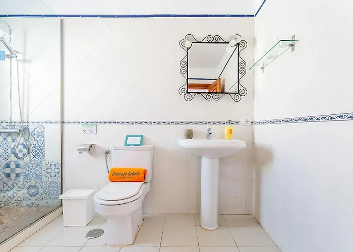 Casa Lili - Shared Pool - Close To Seafront Promenade - Sea Views From Upper Terrace *