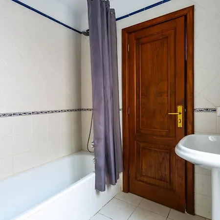 Casa Lili - Shared Pool - Close To Seafront Promenade - Sea Views From Upper Terrace Holiday home