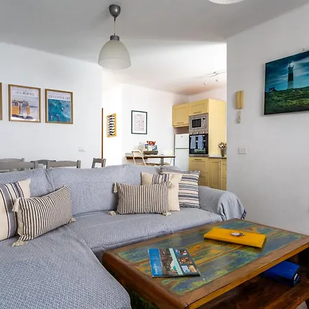 Casa Lili - Shared Pool - Close To Seafront Promenade - Sea Views From Upper Terrace *