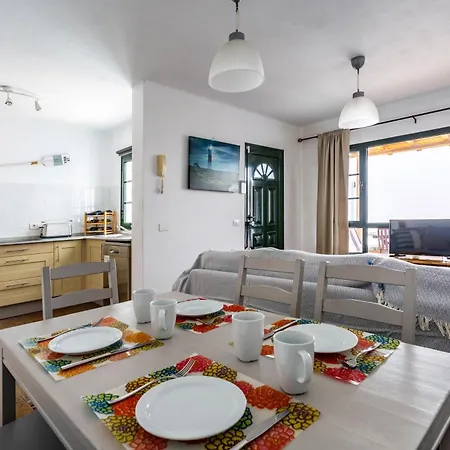 Holiday home Casa Lili - Shared Pool - Close To Seafront Promenade - Sea Views From Upper Terrace Punta Mujeres