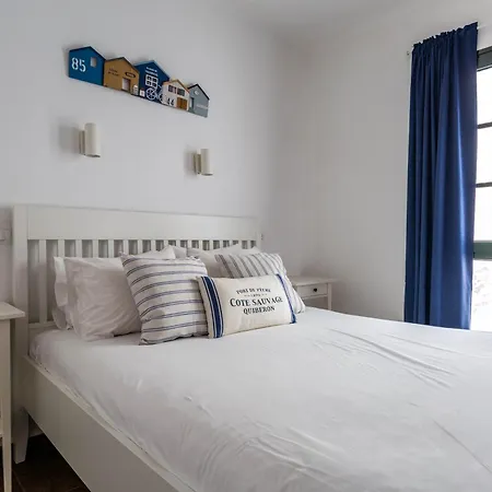 Casa Lili - Shared Pool - Close To Seafront Promenade - Sea Views From Upper Terrace Casa de Férias