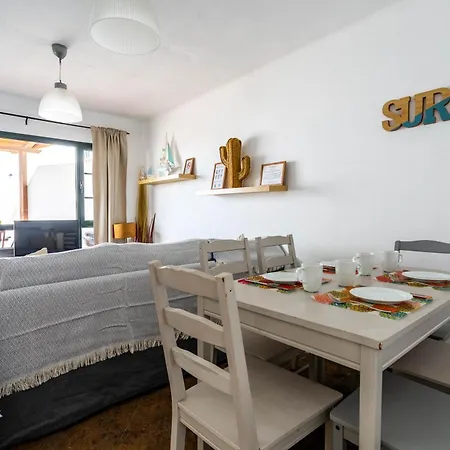 Holiday home Casa Lili - Shared Pool - Close To Seafront Promenade - Sea Views From Upper Terrace *