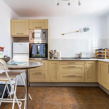 Holiday home Casa Lili - Shared Pool - Close To Seafront Promenade - Sea Views From Upper Terrace *