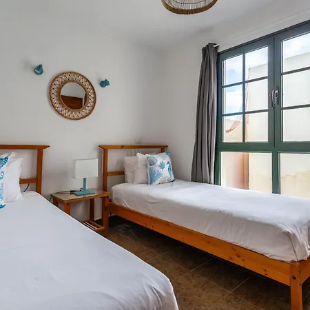 Casa de Férias Casa Lili - Shared Pool - Close To Seafront Promenade - Sea Views From Upper Terrace