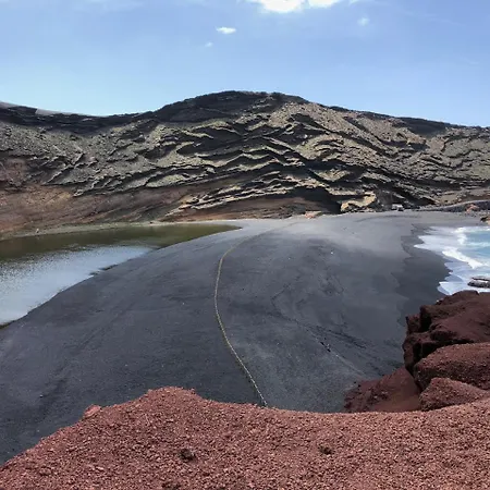 Casa de Férias Casa Lili - Shared Pool - Close To Seafront Promenade - Sea Views From Upper Terrace