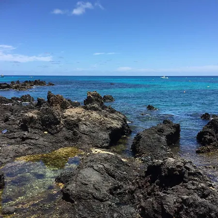 Casa Lili - Shared Pool - Close To Seafront Promenade - Sea Views From Upper Terrace *