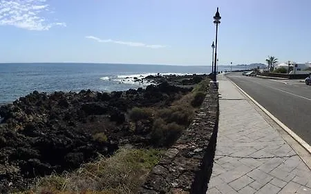 Casa Lili - Shared Pool - Close To Seafront Promenade - Sea Views From Upper Terrace *