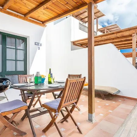 Hébergement de vacances Casa Lili - Shared Pool - Close To Seafront Promenade - Sea Views From Upper Terrace