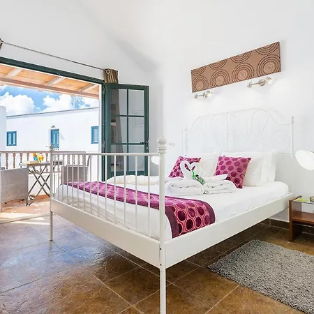 Holiday home Casa Lili - Shared Pool - Close To Seafront Promenade - Sea Views From Upper Terrace Punta Mujeres