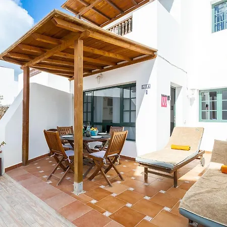 Casa Lili - Shared Pool - Close To Seafront Promenade - Sea Views From Upper Terrace