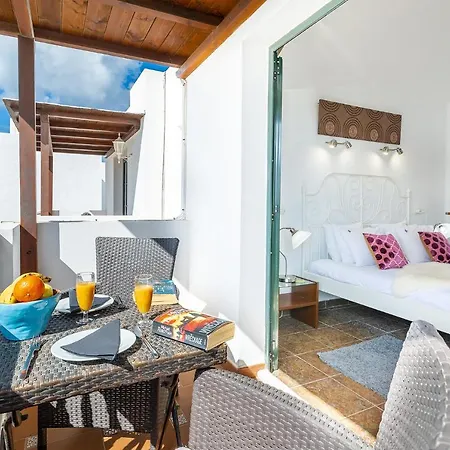 Hébergement de vacances Casa Lili - Shared Pool - Close To Seafront Promenade - Sea Views From Upper Terrace Punta Mujeres