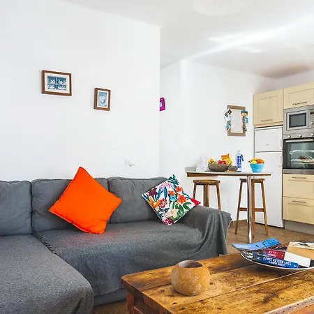 Casa Lili - Shared Pool - Close To Seafront Promenade - Sea Views From Upper Terrace *