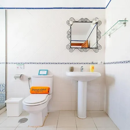 Casa Lili - Shared Pool - Close To Seafront Promenade - Sea Views From Upper Terrace *