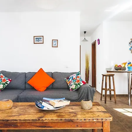 Casa Lili - Shared Pool - Close To Seafront Promenade - Sea Views From Upper Terrace Holiday home