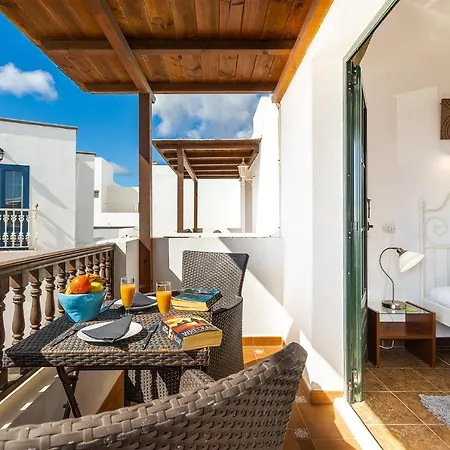 Casa Lili - Shared Pool - Close To Seafront Promenade - Sea Views From Upper Terrace * Punta Mujeres