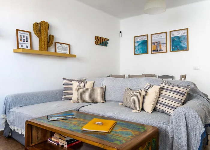 Ferienhaus Casa Lili - Shared Pool - Close To Seafront Promenade - Sea Views From Upper Terrace *