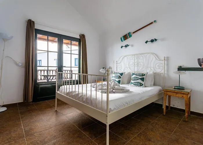 Casa Lili - Shared Pool - Close To Seafront Promenade - Sea Views From Upper Terrace Ferienhaus Punta Mujeres