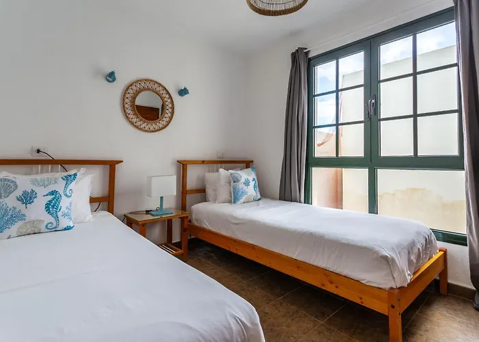 Ferienhaus Casa Lili - Shared Pool - Close To Seafront Promenade - Sea Views From Upper Terrace