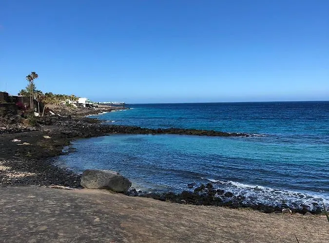 Casa Lili - Shared Pool - Close To Seafront Promenade - Sea Views From Upper Terrace Ferienhaus *