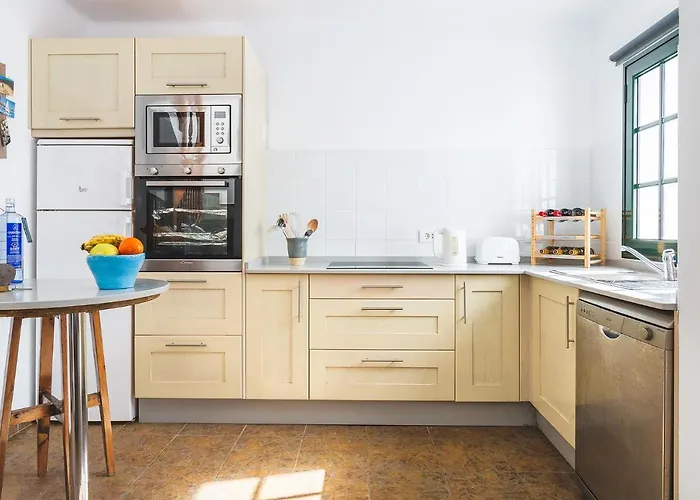 Casa Lili - Shared Pool - Close To Seafront Promenade - Sea Views From Upper Terrace Punta Mujeres