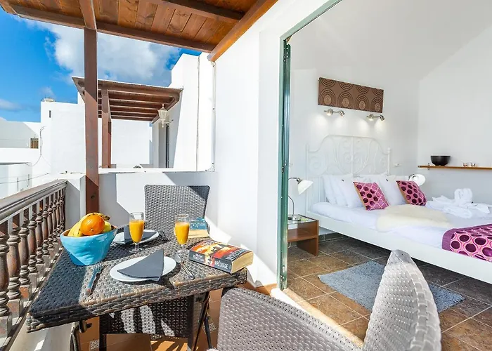 Ferienhaus Casa Lili - Shared Pool - Close To Seafront Promenade - Sea Views From Upper Terrace Punta Mujeres