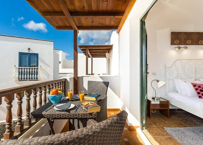 Casa Lili - Shared Pool - Close To Seafront Promenade - Sea Views From Upper Terrace * Punta Mujeres