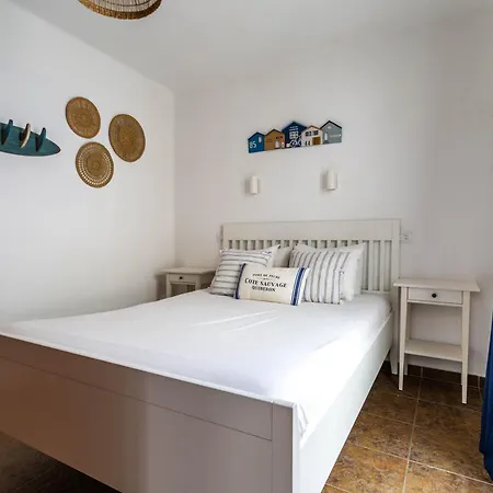 Сasa de vacaciones Casa Lili - Shared Pool - Close To Seafront Promenade - Sea Views From Upper Terrace *