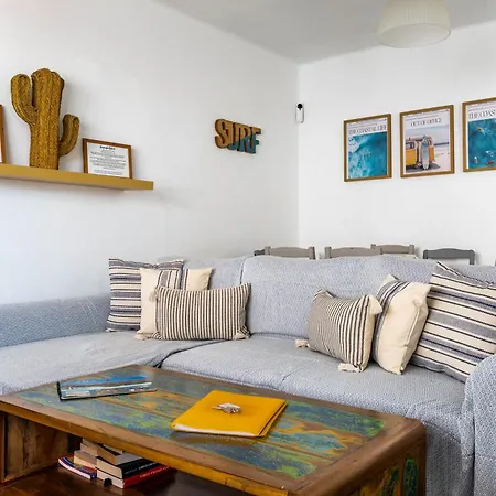 Сasa de vacaciones Casa Lili - Shared Pool - Close To Seafront Promenade - Sea Views From Upper Terrace *