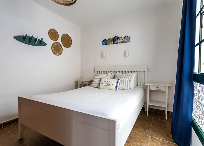 Сasa de vacaciones Casa Lili - Shared Pool - Close To Seafront Promenade - Sea Views From Upper Terrace *