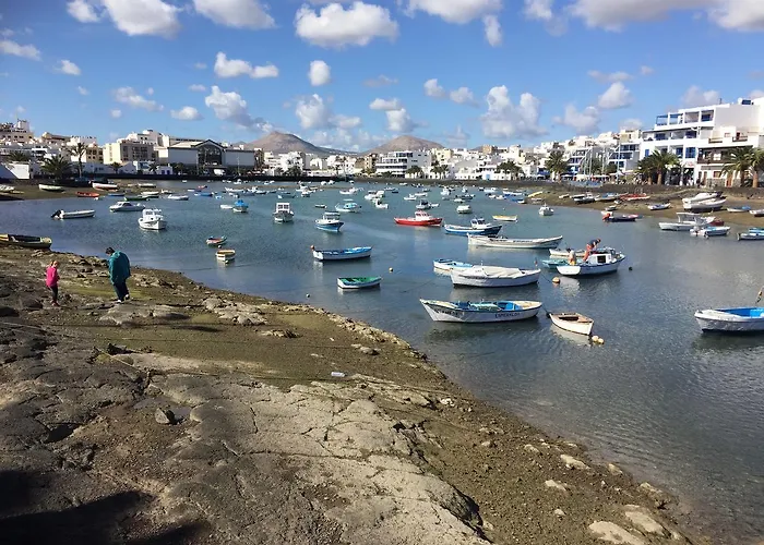 Casa Lili - Shared Pool - Close To Seafront Promenade - Sea Views From Upper Terrace *