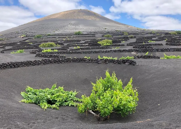 Casa Lili - Shared Pool - Close To Seafront Promenade - Sea Views From Upper Terrace Сasa de vacaciones *