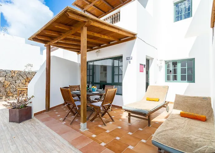 Casa Lili - Shared Pool - Close To Seafront Promenade - Sea Views From Upper Terrace